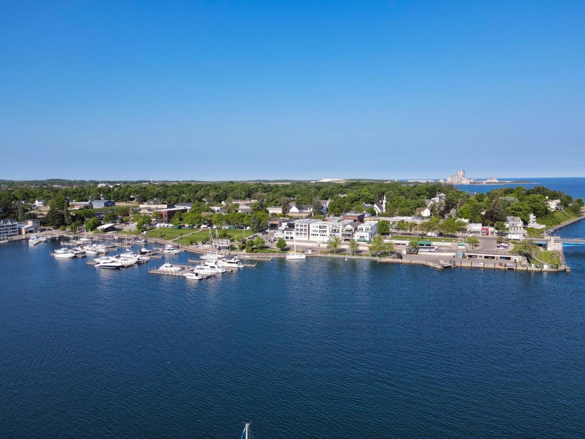 228 Edgewater Inn Charlevoix Esterno foto